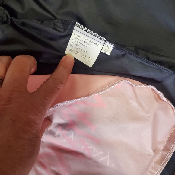 Mary Kay Black Hooded Rain Jacket, never worn! - Picture 9 of 9